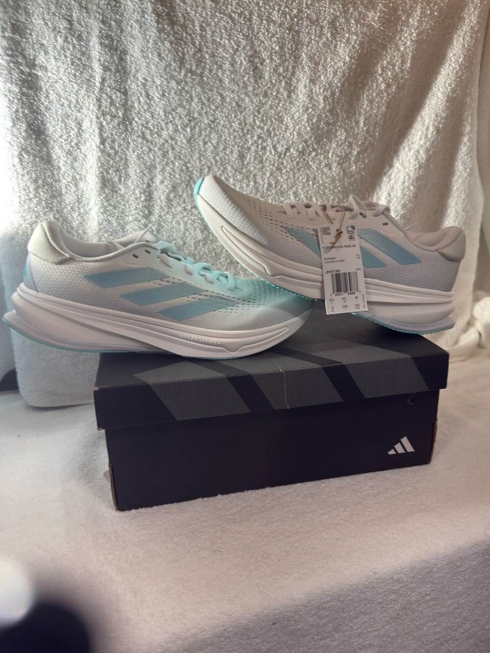 101. adidas Women's Supernova Rise sz. 8